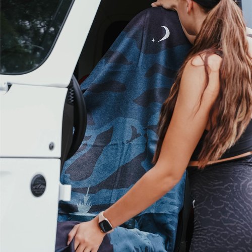 Sprints Athletic Running Towel, Full-Sized, Car Seat Cover - Performance Microfiber (Nightfall Grizzly)