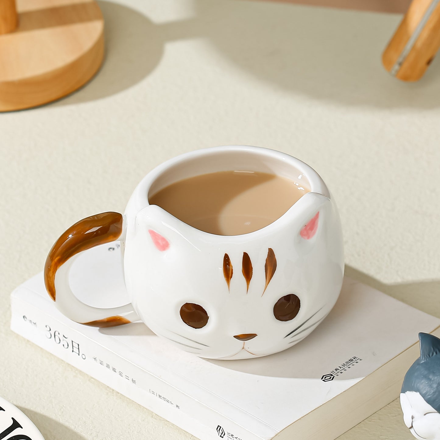 Cute Hand-Painted Ceramic Cat Mug - 430ml Creative Kitchen Drinkware