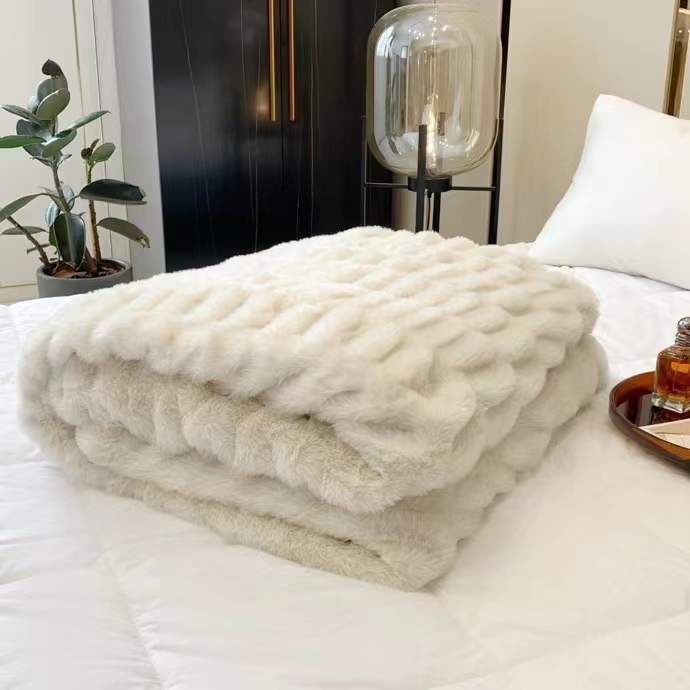 Faux Fur Fleece Blanket - Comfortable Skin-Friendly Bubble Rabbit Design