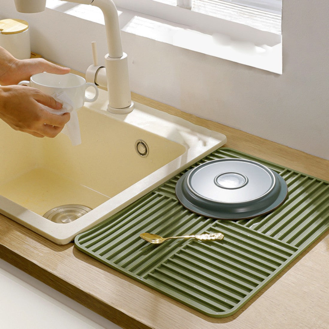 Food-Grade Silicone Drainage Mat High-Temperature Resistant Kitchen Accessory