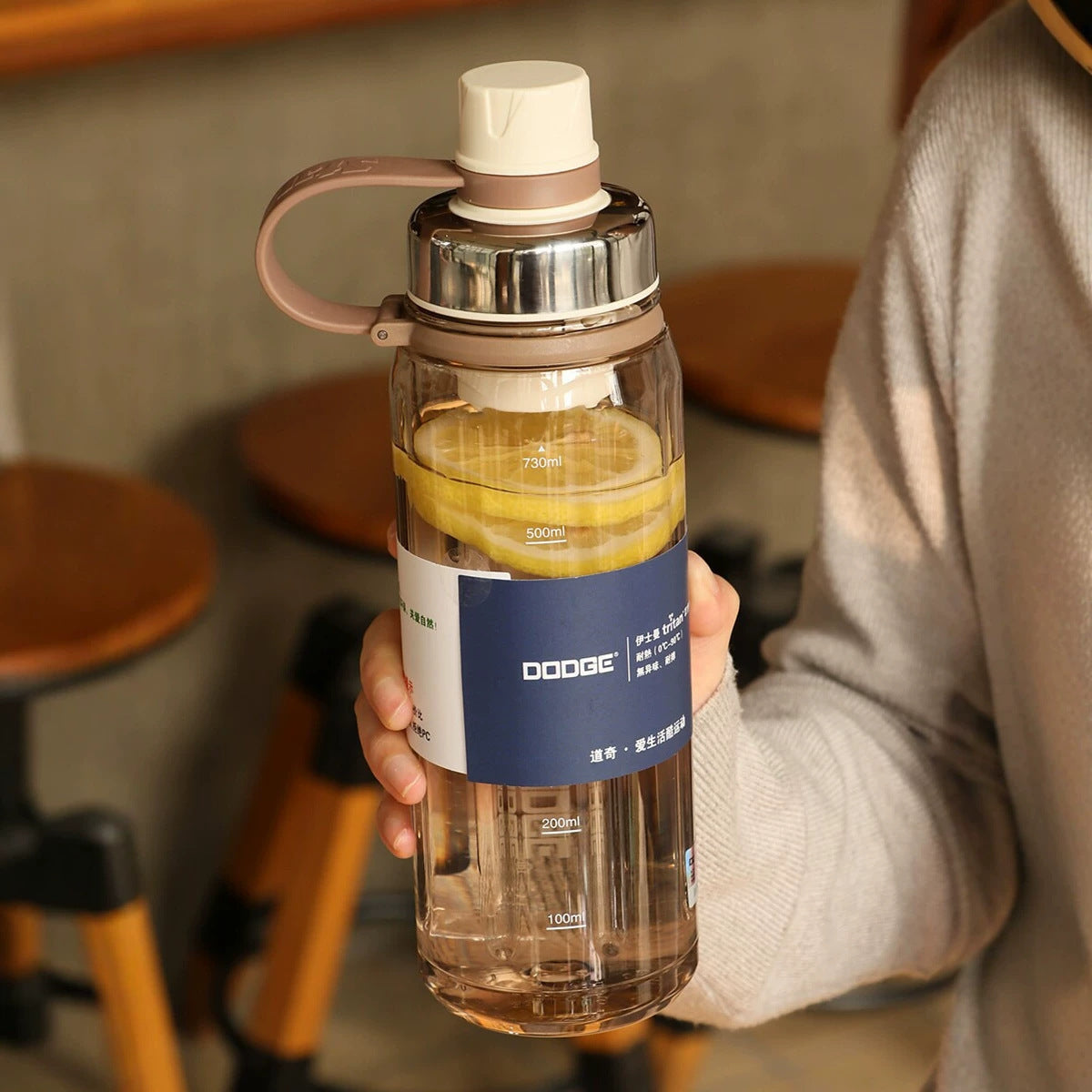 Large Capacity Sports Water Bottle for Outdoor Fitness 730ml Tritan