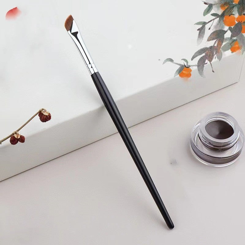 Eyeliner Brush - Oblique Edge Makeup Brush for Precise Eye Definition