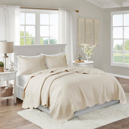 3 Piece Reversible Scalloped Edge Quilt Set - Cream, King/Cal King