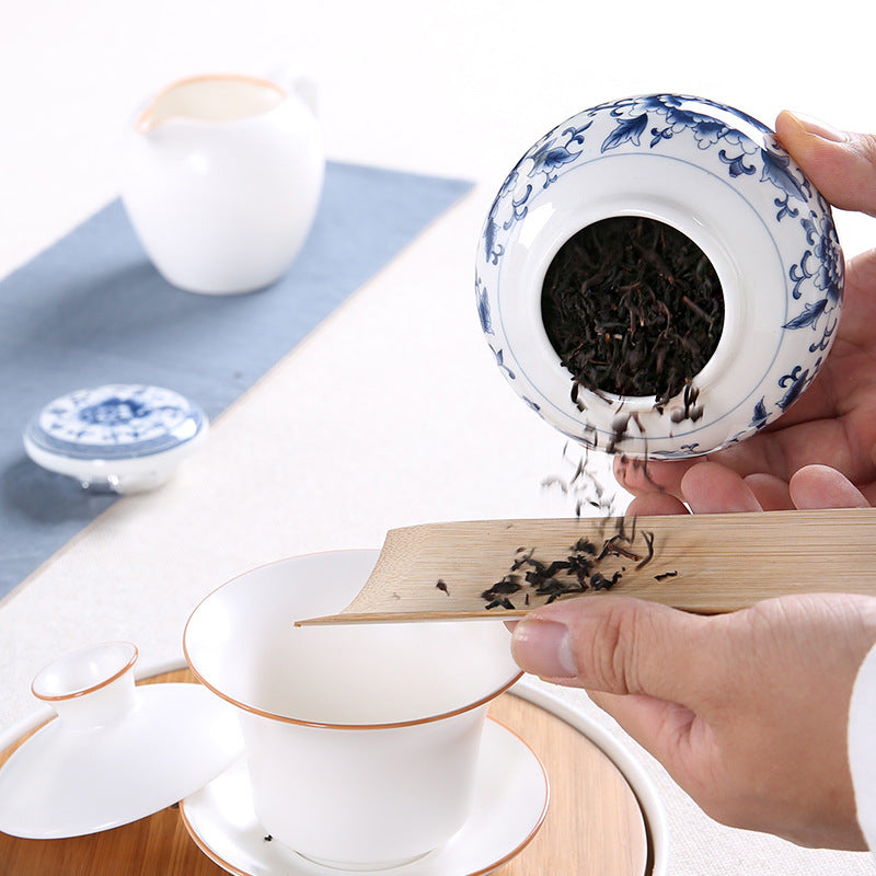 Blue and White Porcelain Tea Pot Storage Box with Sealed Canned Plaster