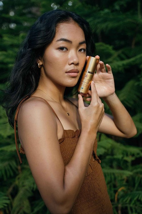 Honey Girl Organics HoneyGlo Regenerating Face Serum, USDA Certified Organic Facial Serum for Women Softens and Moisturizes Skin with Enriched Beehive Ingredients, Vitamin C and EVOO (1 oz)