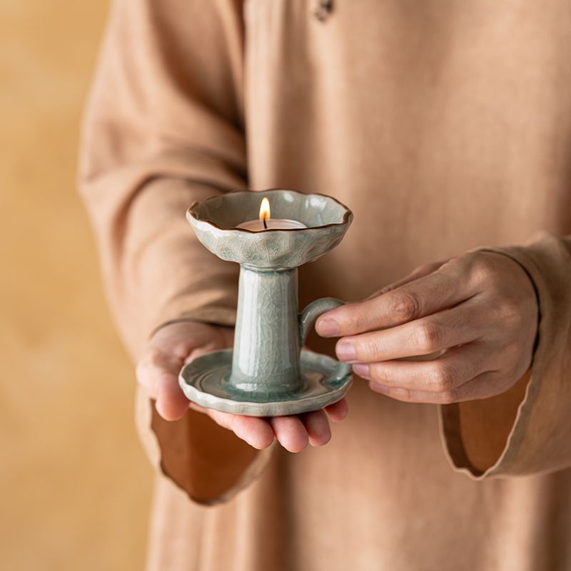 Retro Ceramic Zen Lotus Aromatherapy Candlestick - Wooden Home Decor