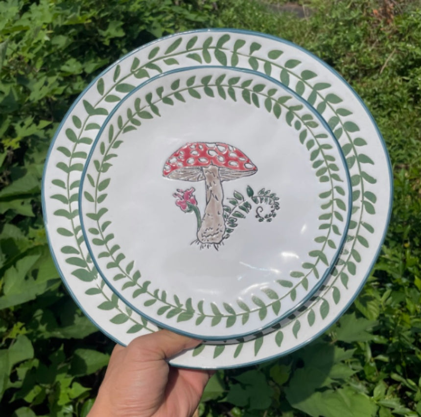 Embossed Leaf Edge Ceramic Plate Set - Glossy Mushroom Dinnerware
