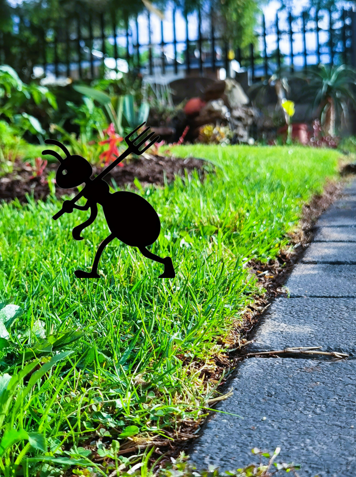 Spooky Iron Ant Garden Decor - Halloween & Christmas Outdoor