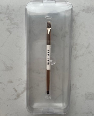 Double-Ended Eyeshadow and Angled Eyebrow Brush - Dual-Purpose Makeup Tool