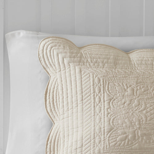 3 Piece Reversible Scalloped Edge Quilt Set - Cream, King/Cal King