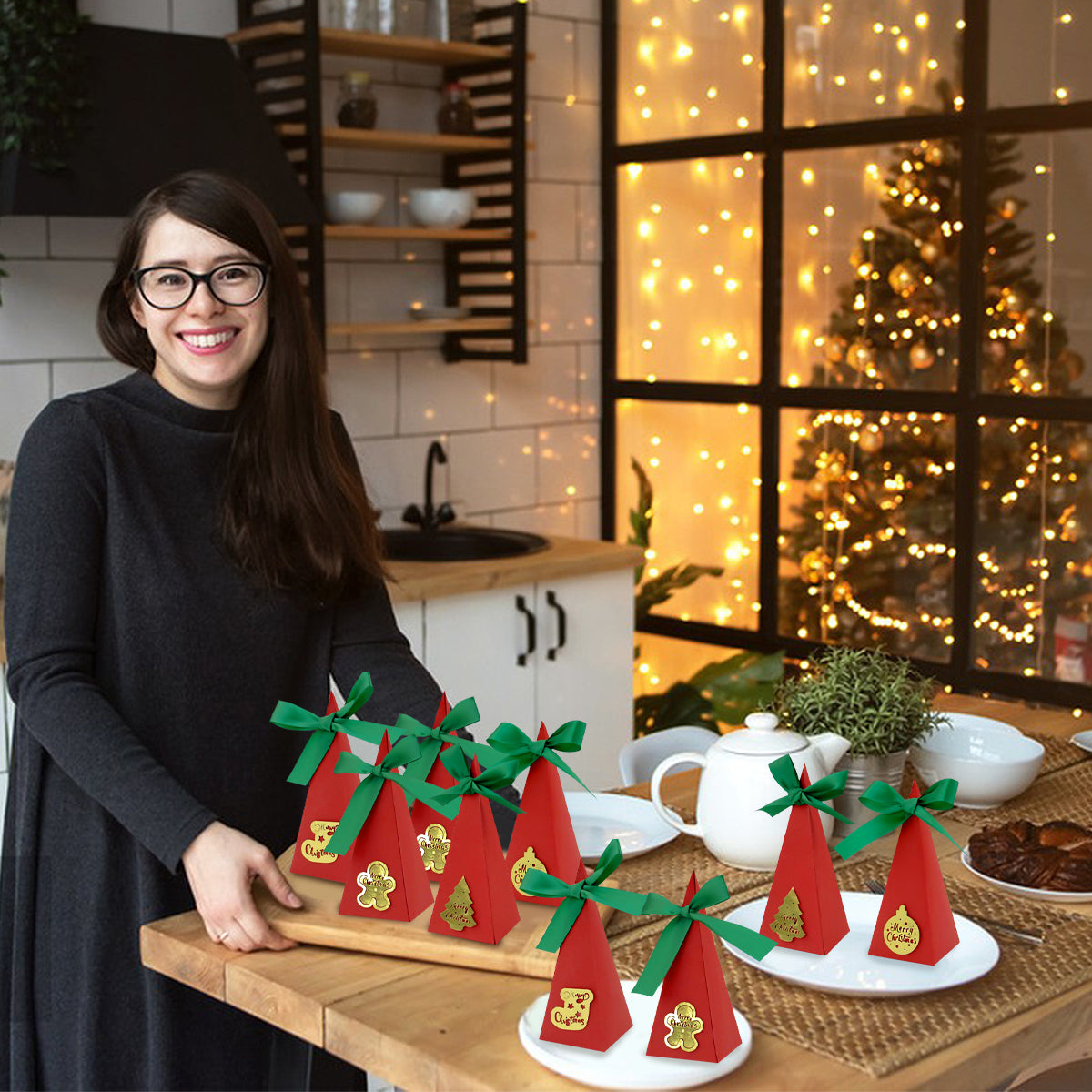 20-Pack Pre-Assembled Christmas Treat Boxes - Red Triangle Design