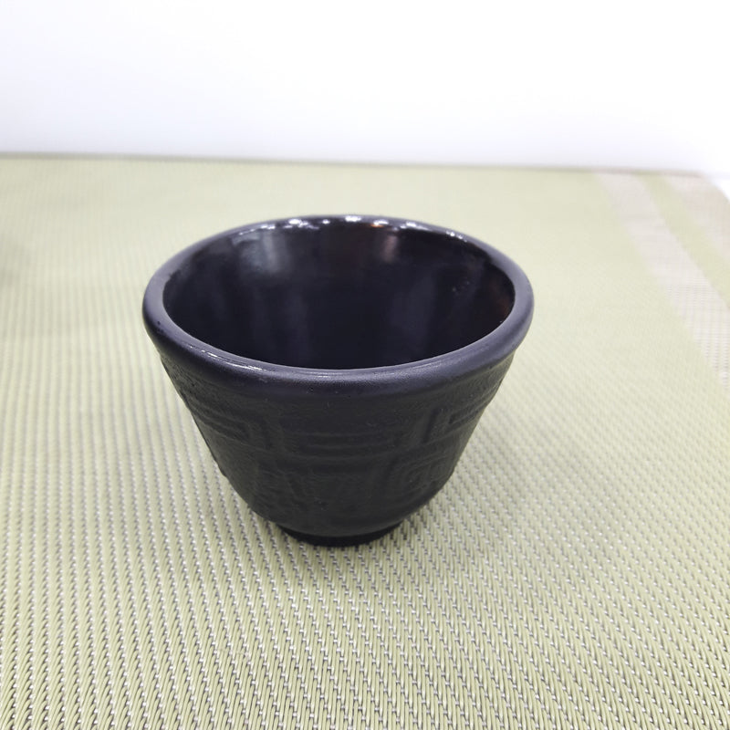 Cast Iron Teapot Set with Cups and Coaster - Handmade Kettle 0.9L