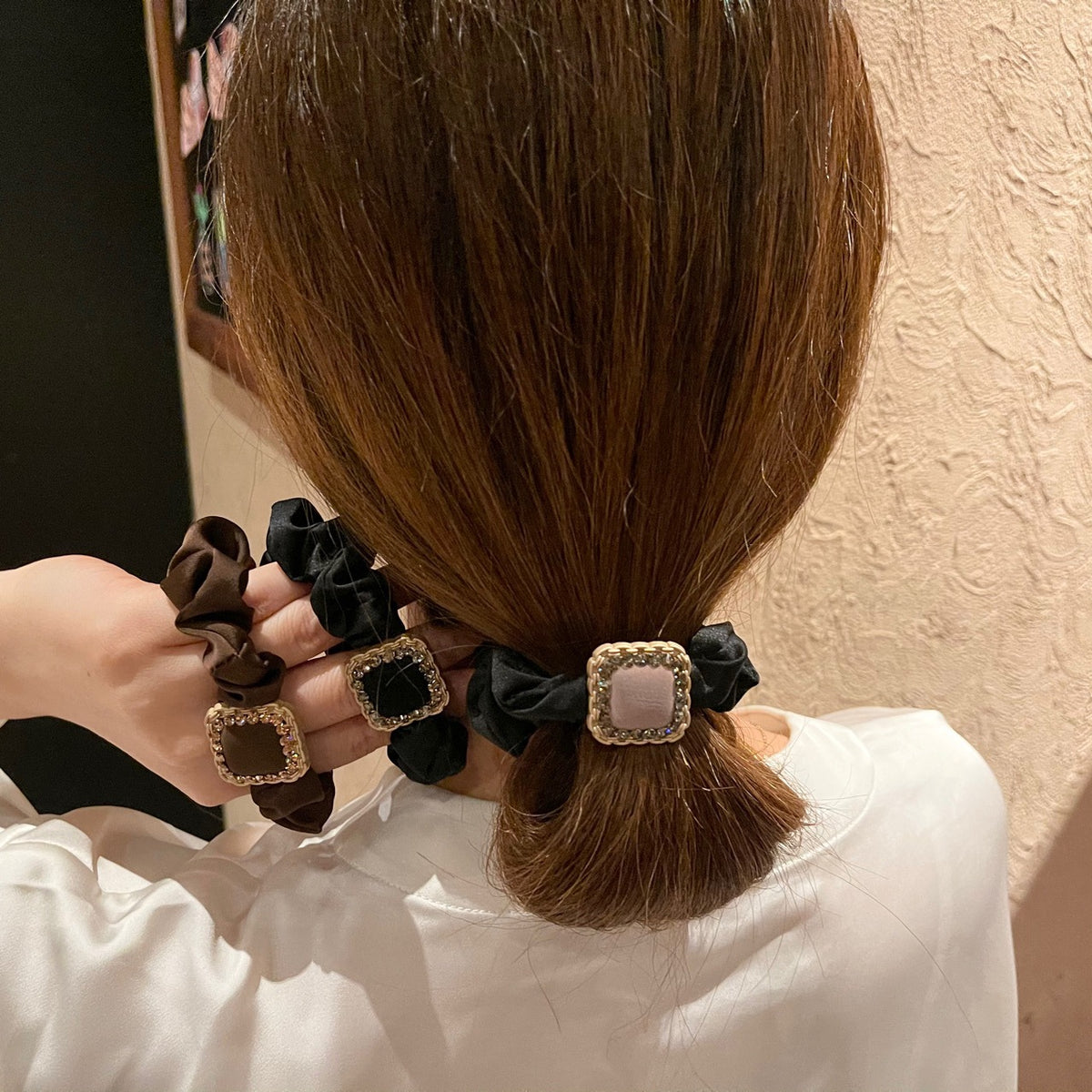 Rhinestone Hair Ring with Geometric Alloy Design