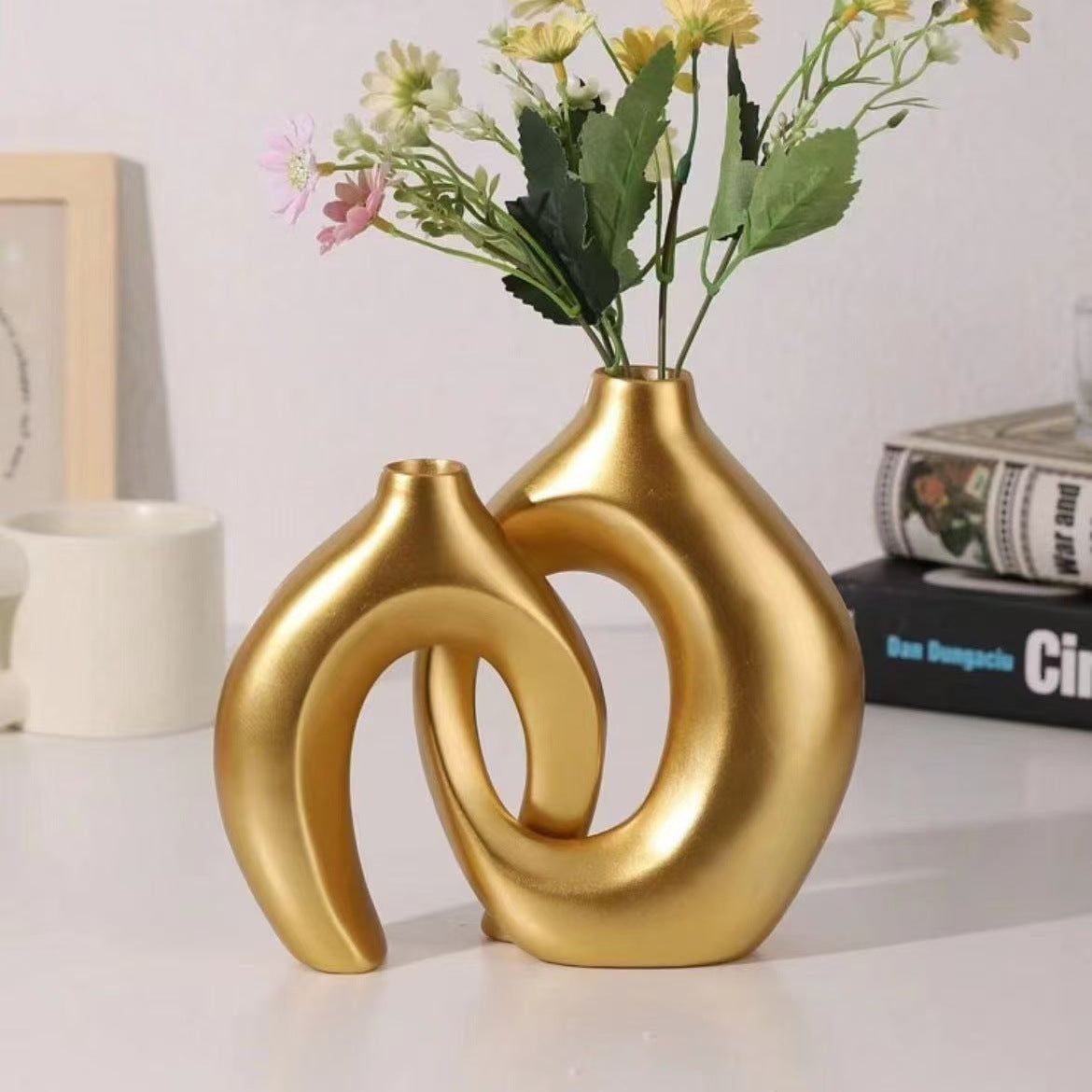 Small Resin Decoration Ornaments Set - Modern Style, Gold White Black