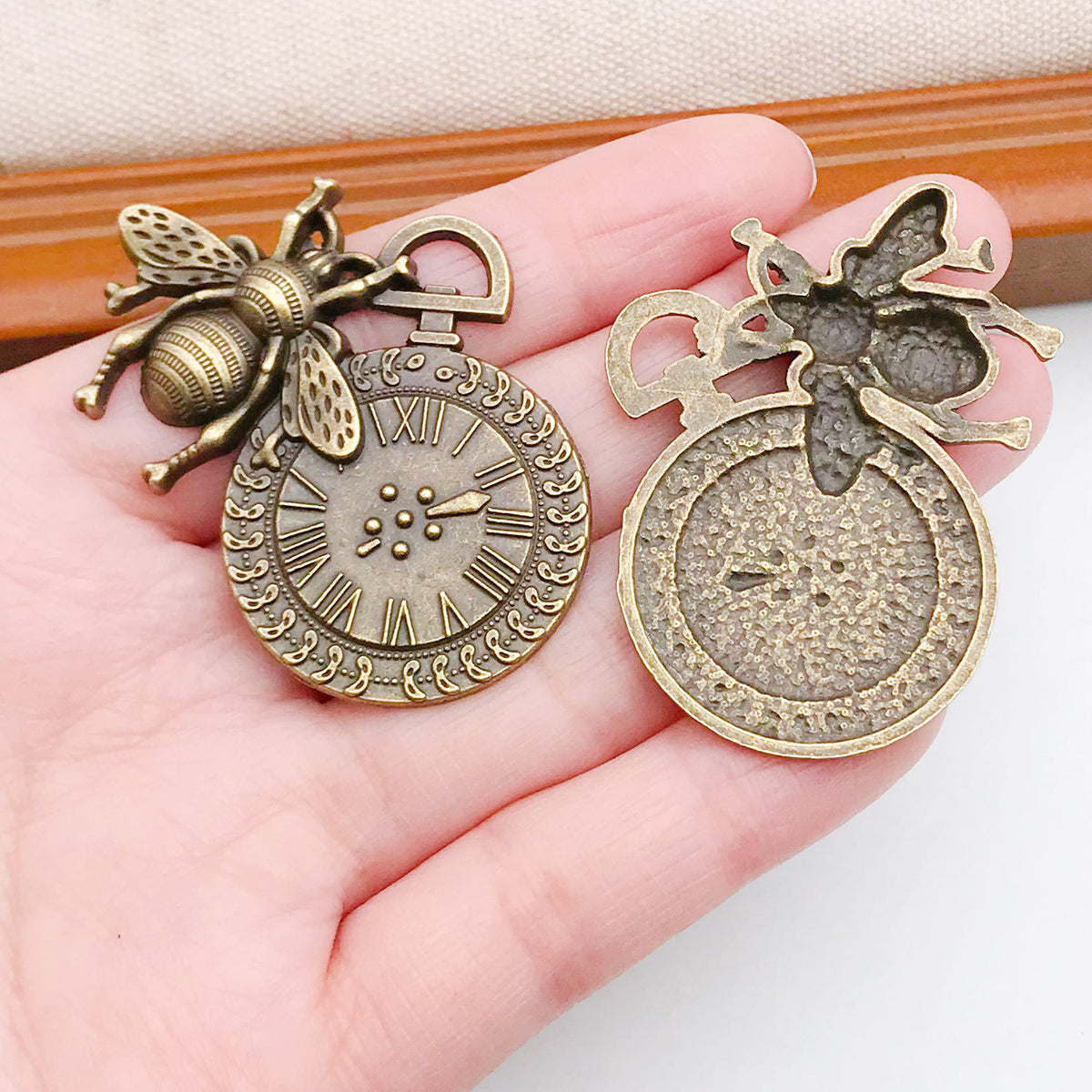 Steampunk Gear Retro Clock Pendant - Mechanical Jewelry Accessory