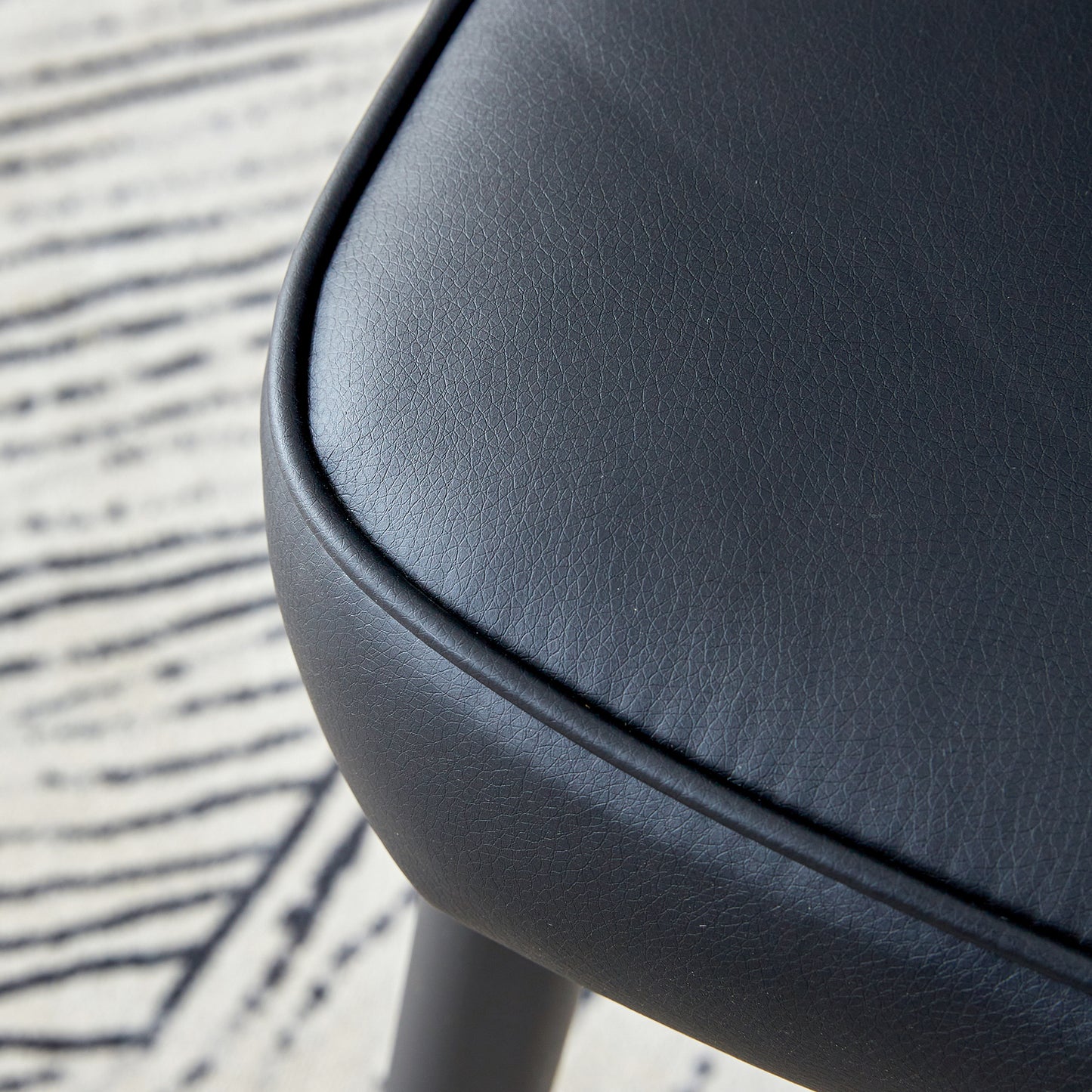 Modern Black PU Chair Set - Six Pieces, The Backrest Has A Vertical
