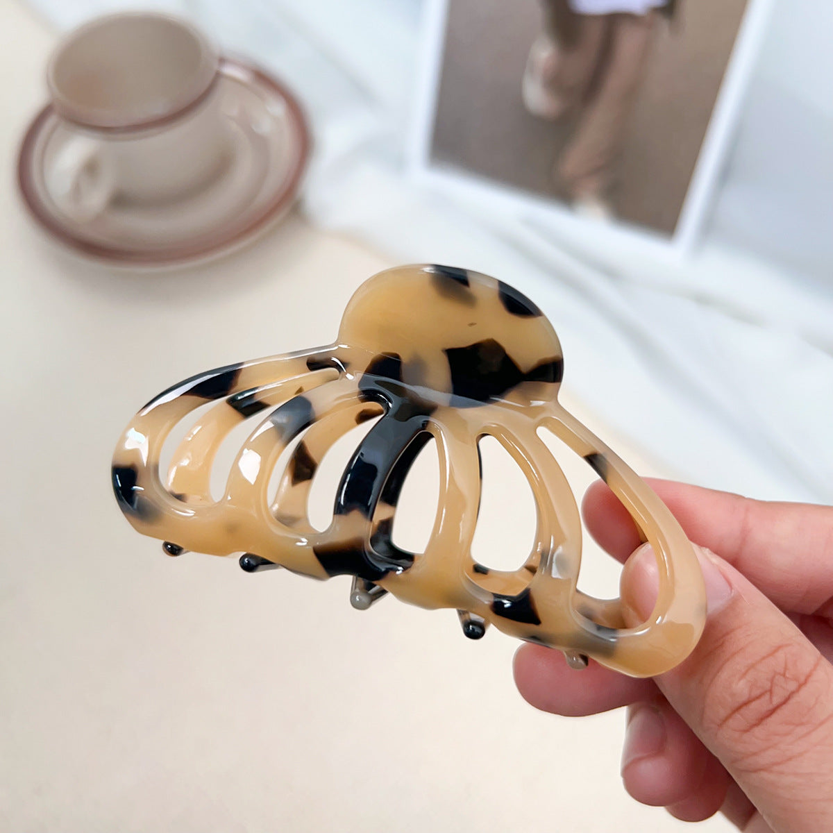 Korean-Style Acetate Lantern Hair Clip Claw Hairpin for Women