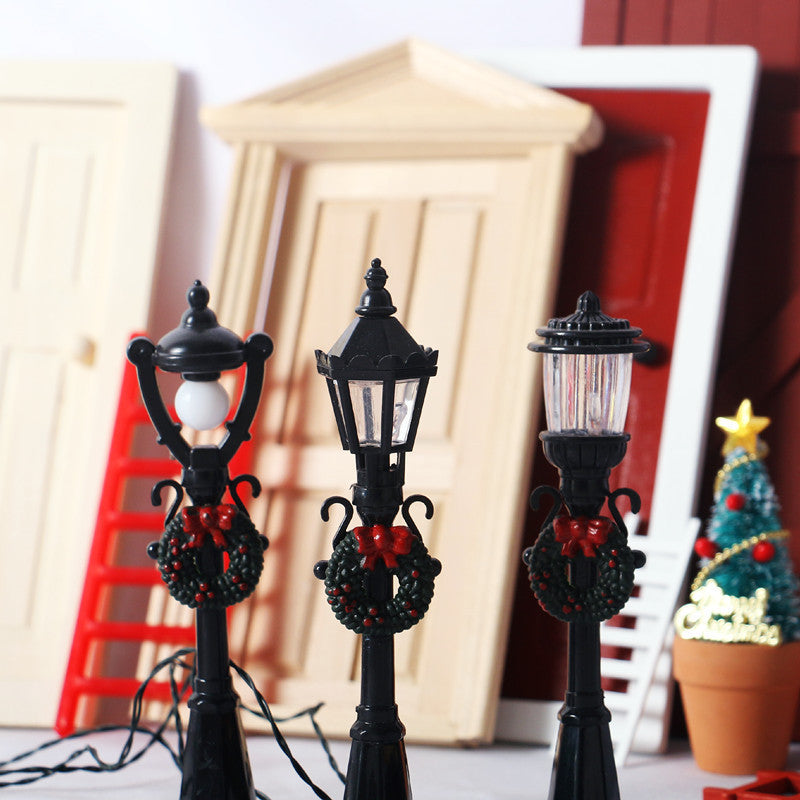 Festive Wooden Streetlamp Holiday Scene Decor - Black Santa Claus Doorway Lamp
