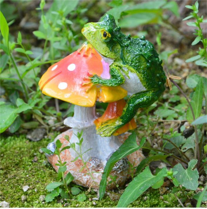 Small Mushroom Resin Decoration - Rustic Garden and Home Ornament