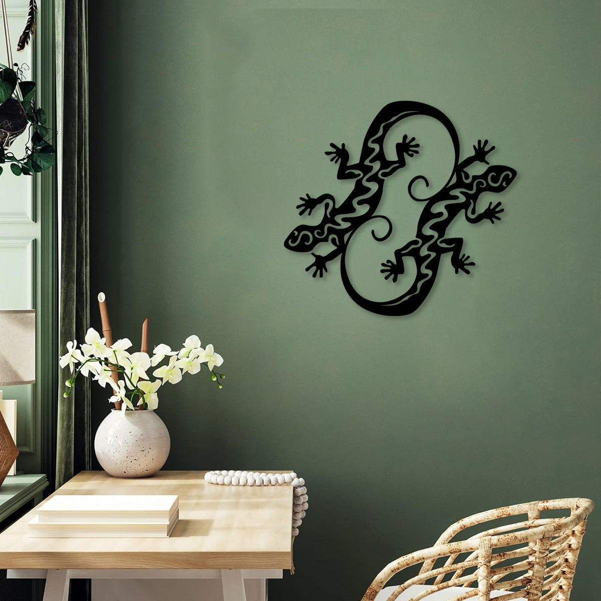 Gecko Silhouette Metal Wall Hanging Decor - Minimalist Home Accent