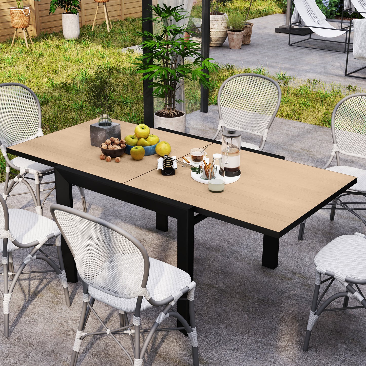 Expandable Outdoor Dining Table for 4-6 People - Natural Wood