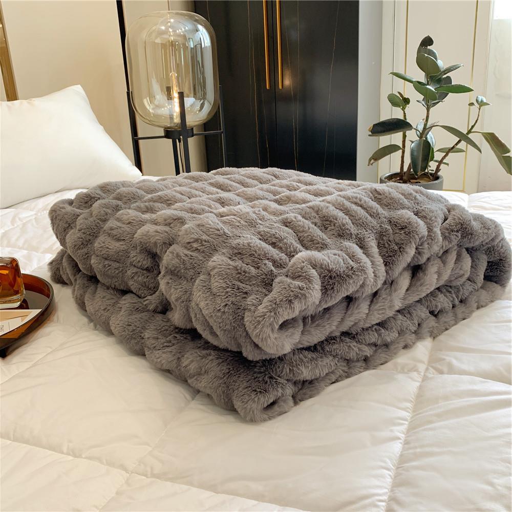 Faux Fur Fleece Blanket - Comfortable Skin-Friendly Bubble Rabbit Design