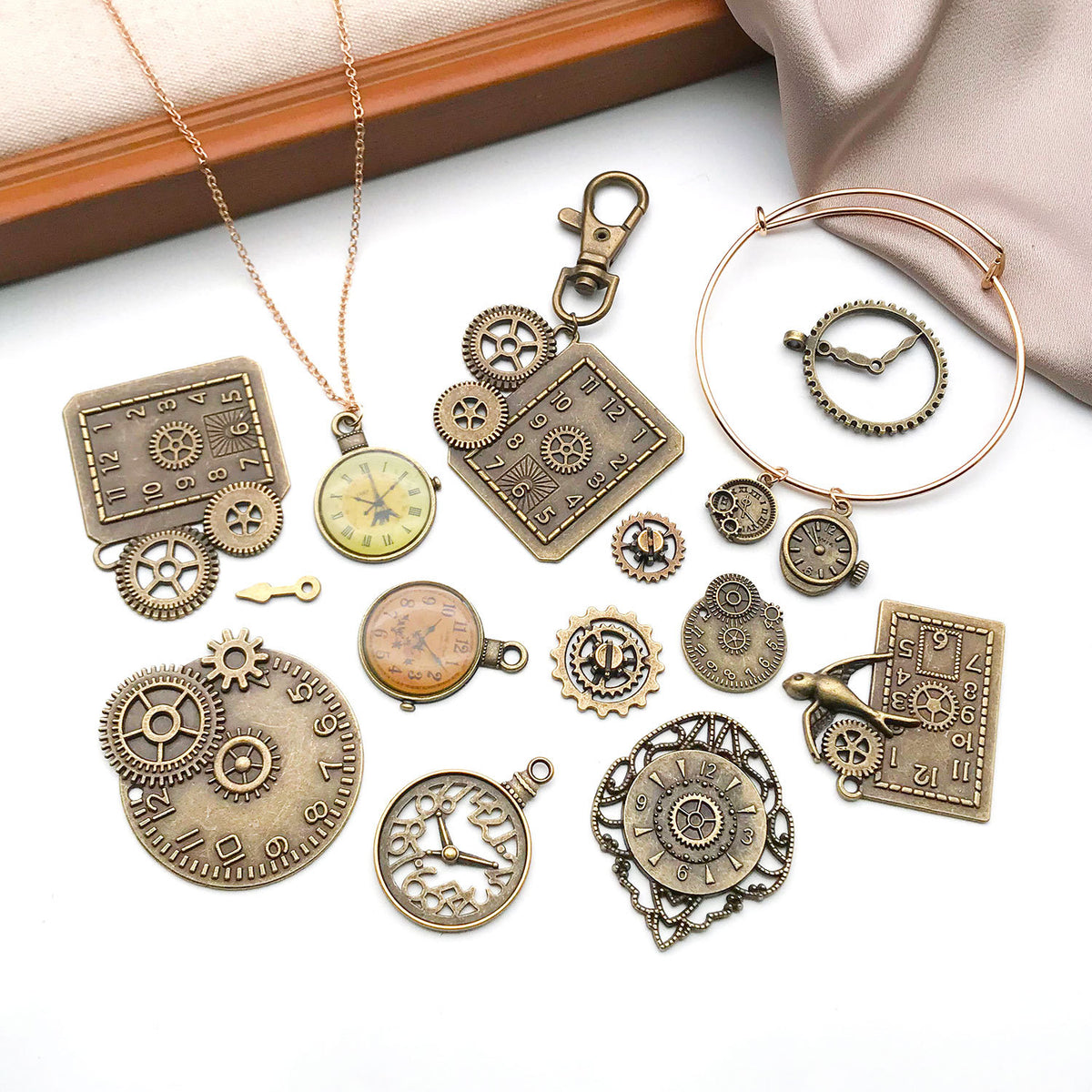Steampunk Gear Retro Clock Pendant - Mechanical Jewelry Accessory