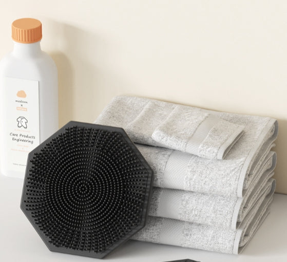 Silicone Bath Brush with Soft Bristles - Massage & Cleansing Tool