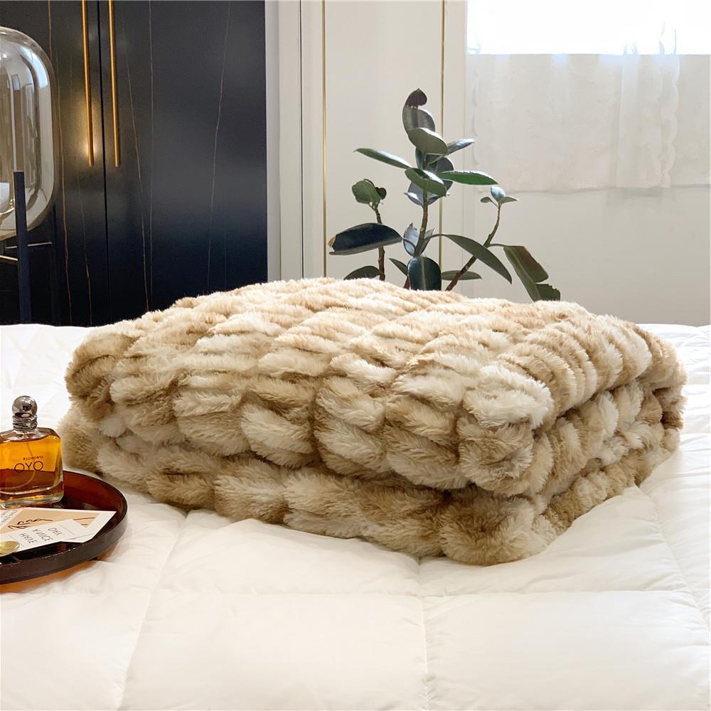 Faux Fur Fleece Blanket - Comfortable Skin-Friendly Bubble Rabbit Design