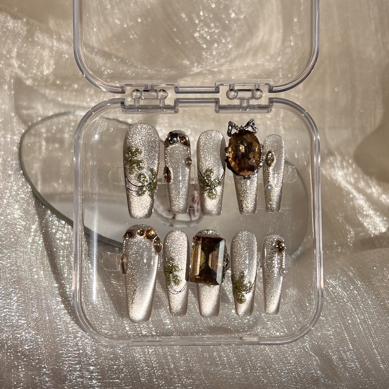 Cat Eye Nail Art Set - Handmade Nail Tips