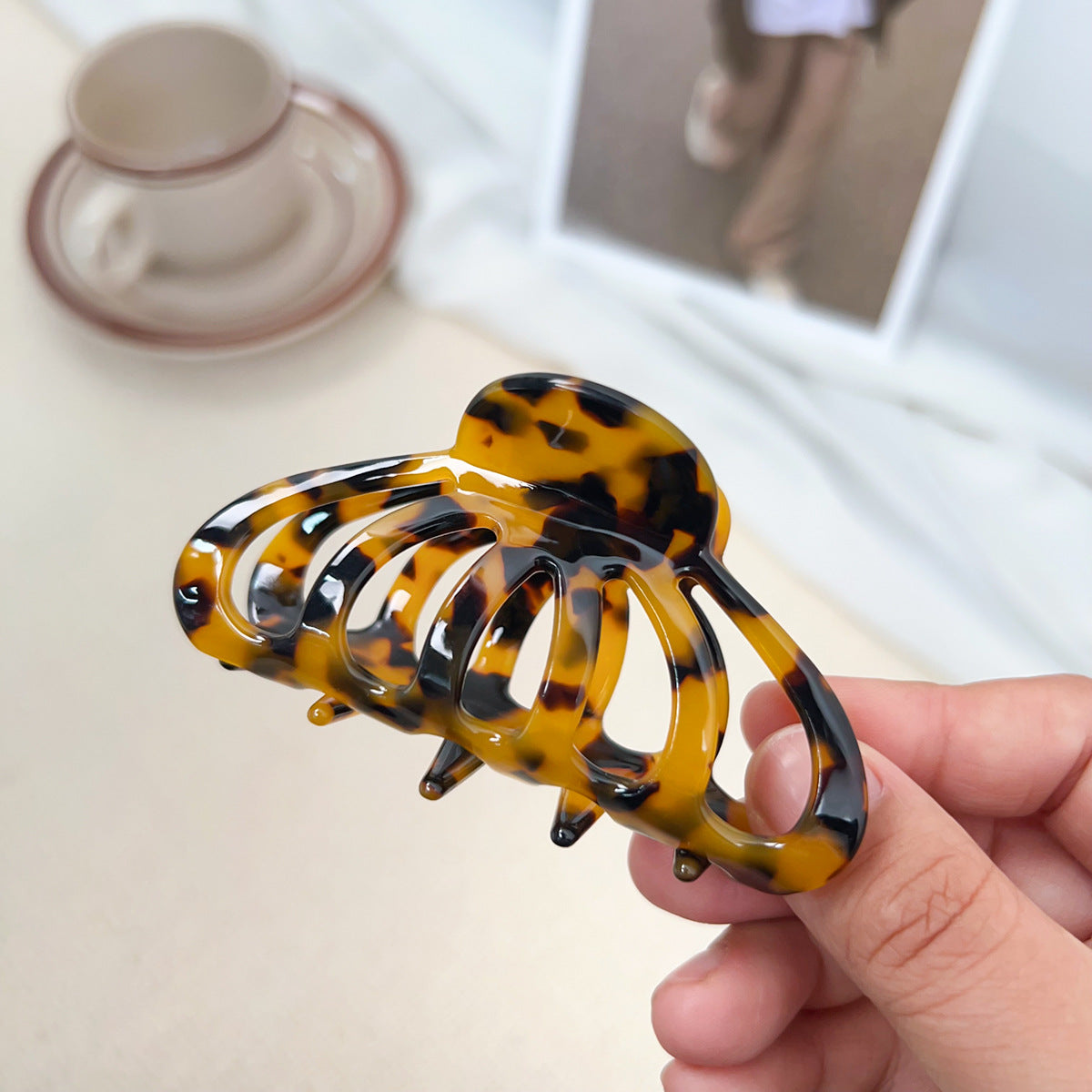 Korean-Style Acetate Lantern Hair Clip Claw Hairpin for Women