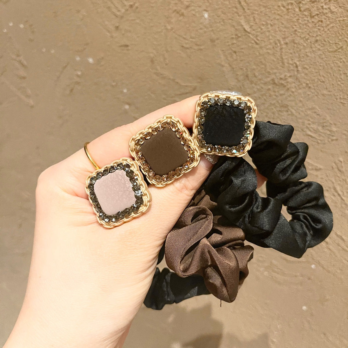 Rhinestone Hair Ring with Geometric Alloy Design