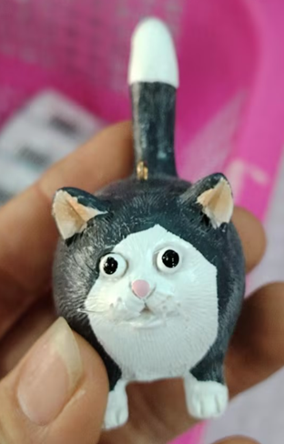Cute Cat Resin Crafts Pendant Ornament for Home & Garden Decor