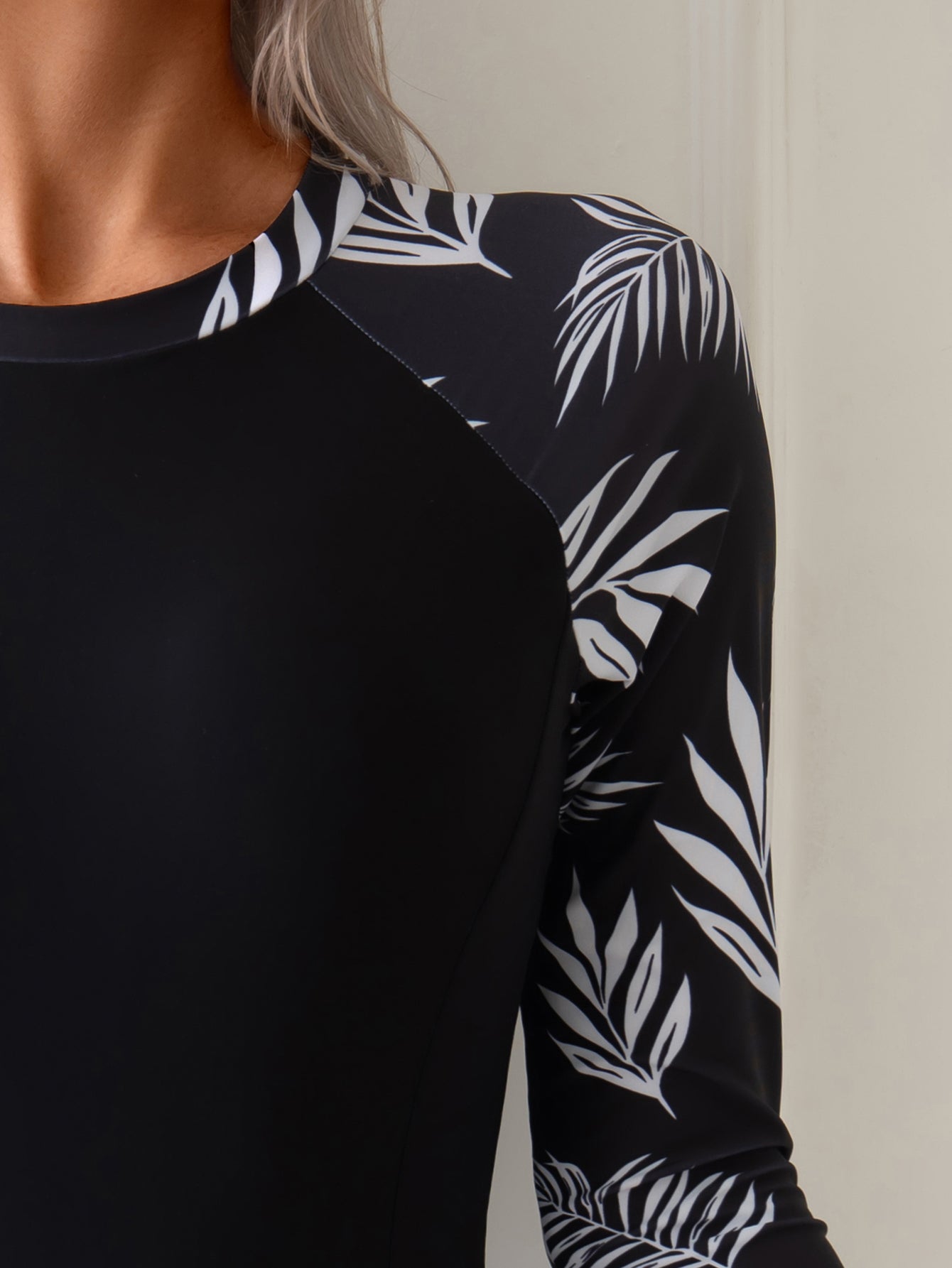 Women's Long Sleeve One-Piece Surfing Swimsuit - Comfortable Fit