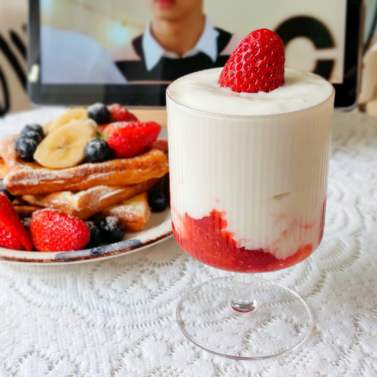 European Style Glass Ice Cream Cup - Heat-Resistant, 201-300ml, Clear Goblet