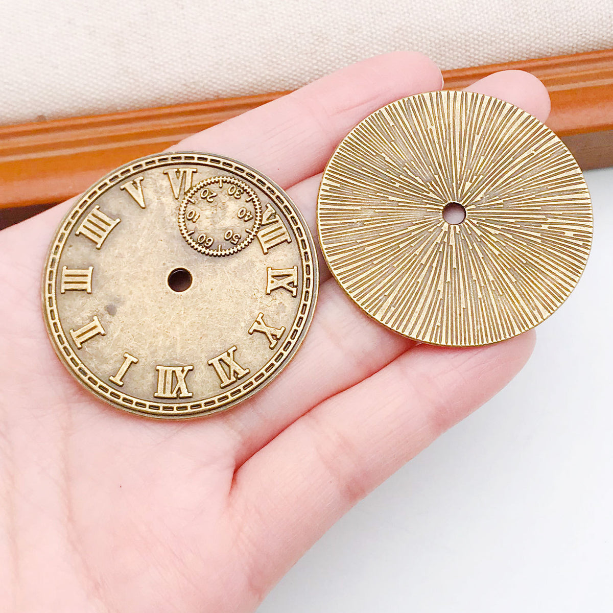 Steampunk Gear Retro Clock Pendant - Mechanical Jewelry Accessory