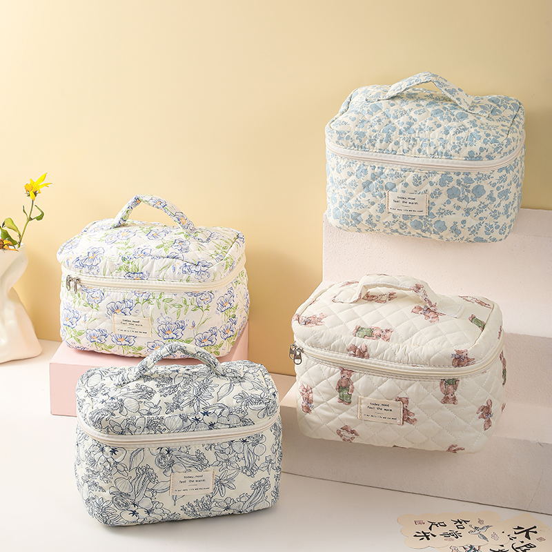 Large Capacity Portable Cosmetic Bag with Floral Design - Travel Makeup Organizer