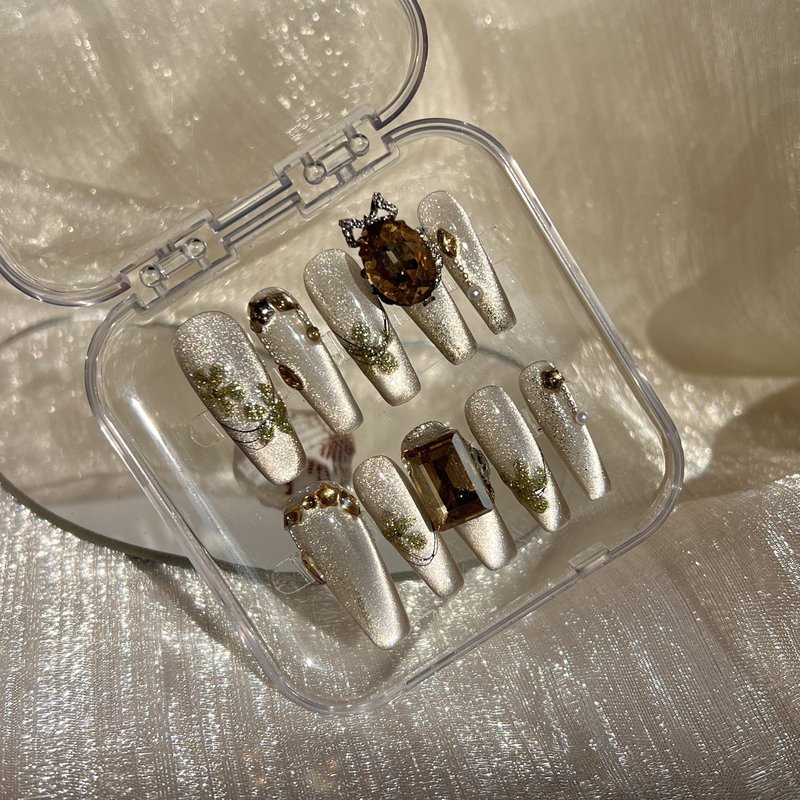 Cat Eye Nail Art Set - Handmade Nail Tips