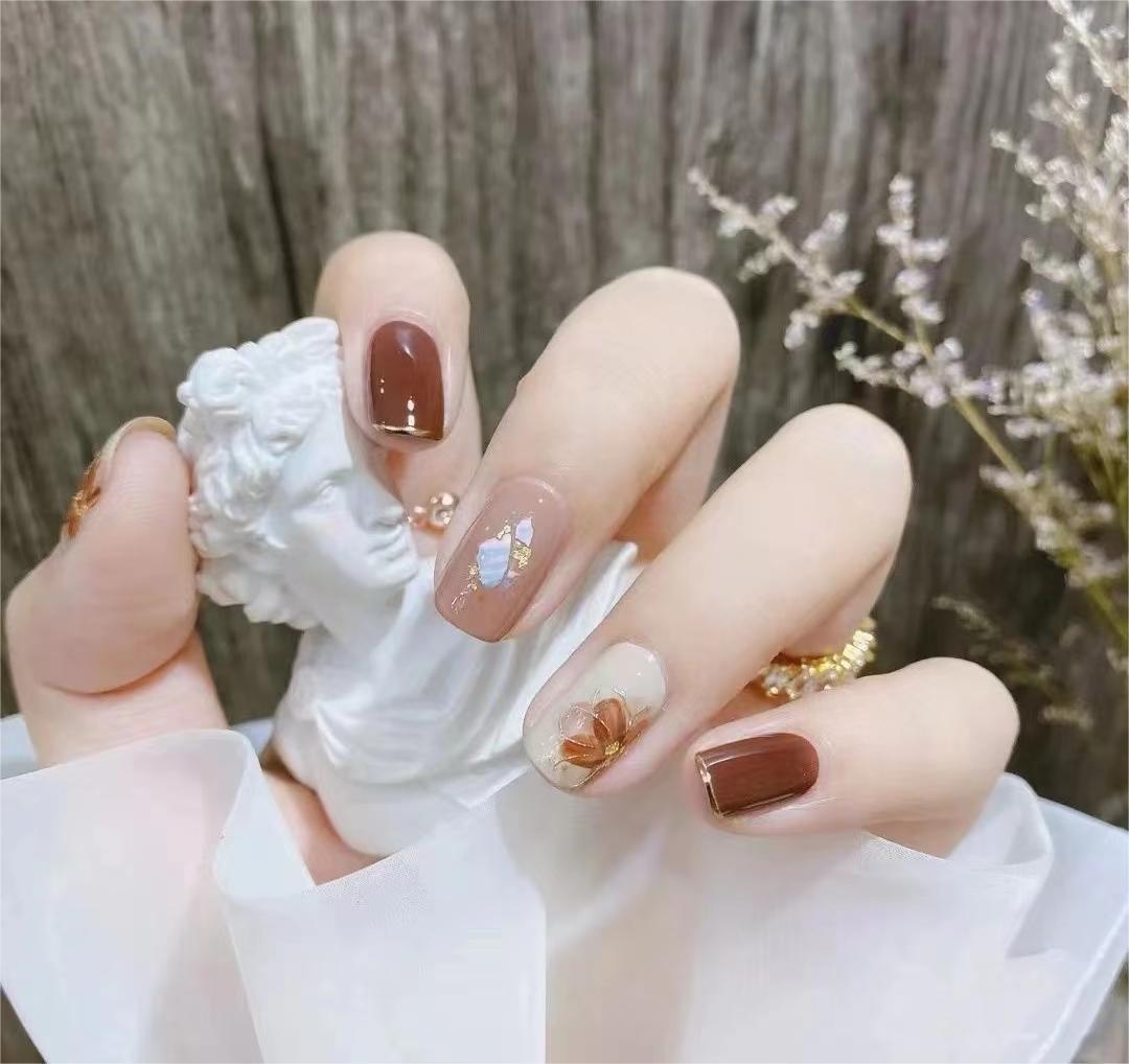 Women's Nail Art Kit with Detachable Color Variants - Spicy White Armor Design
