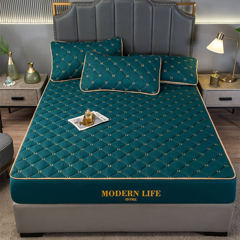 Breathable Waterproof Fitted Mattress Cover - Dustproof Bed Protector