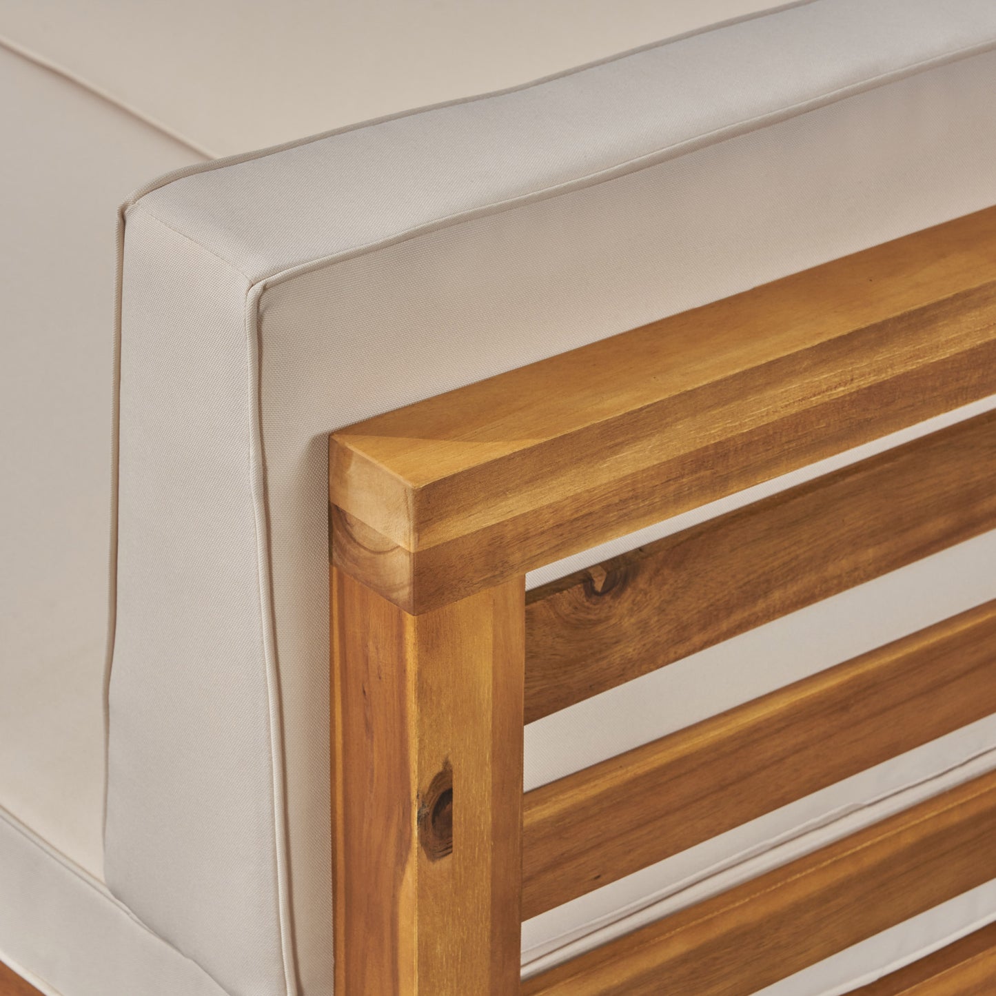 Oana Club Chair - Beige Acacia Wood for Outdoor Comfort