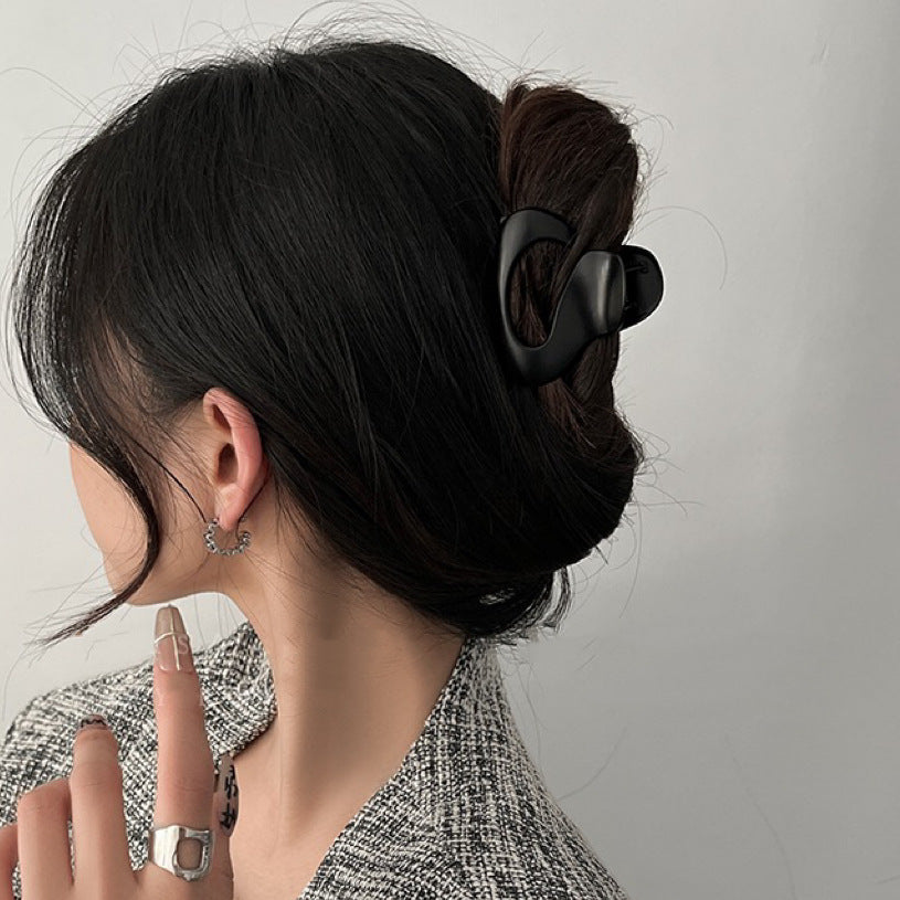 Oversized Pearl Wave Hair Accessory Headband for Women