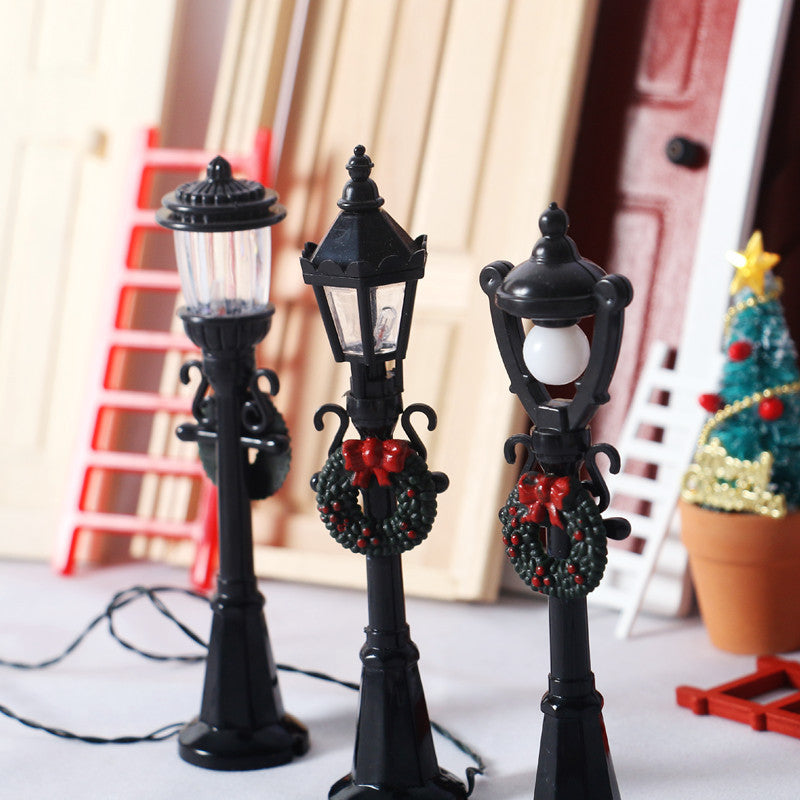 Festive Wooden Streetlamp Holiday Scene Decor - Black Santa Claus Doorway Lamp