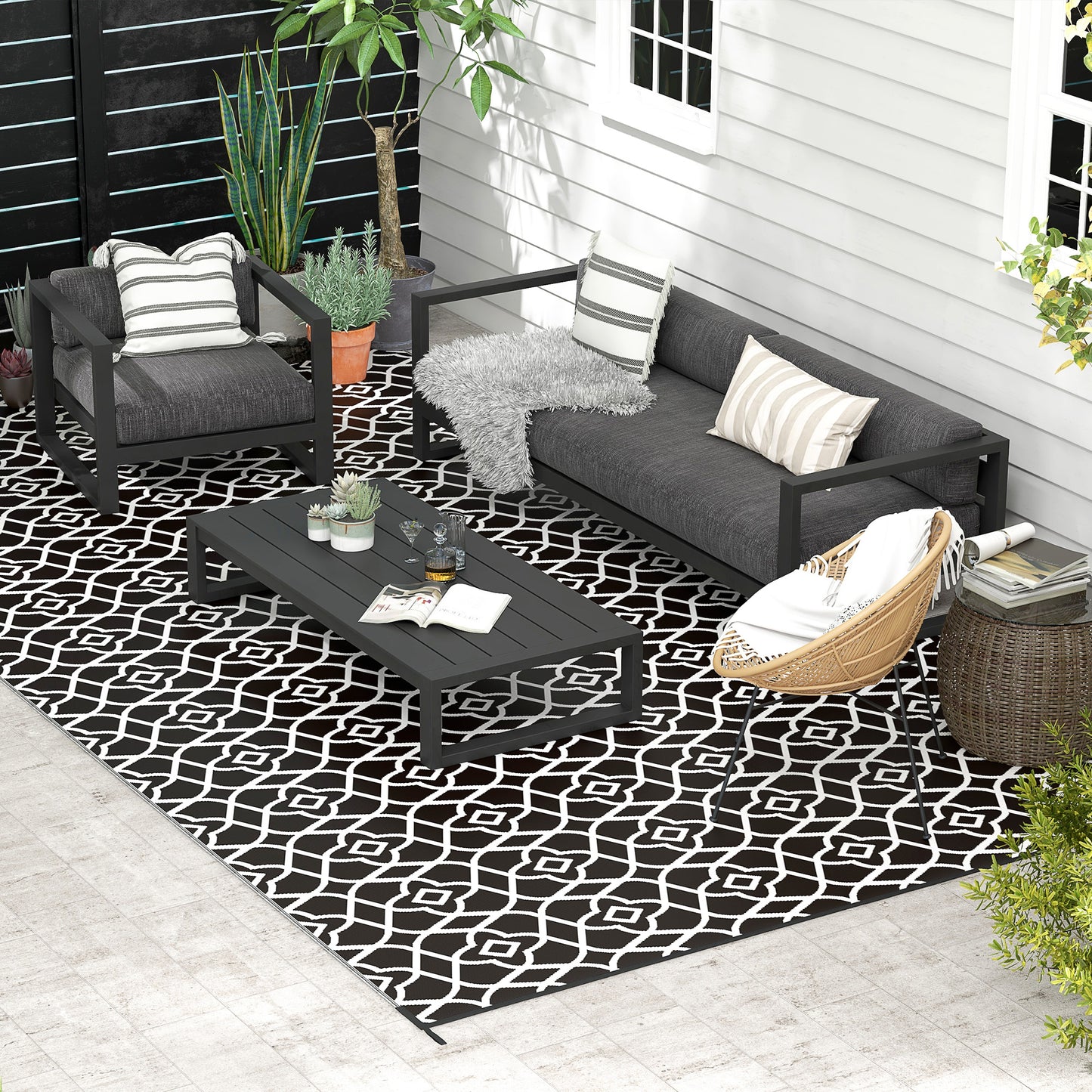 Reversible Outdoor Rug - Black & White Clover, 9x18 ft with Carry Bag