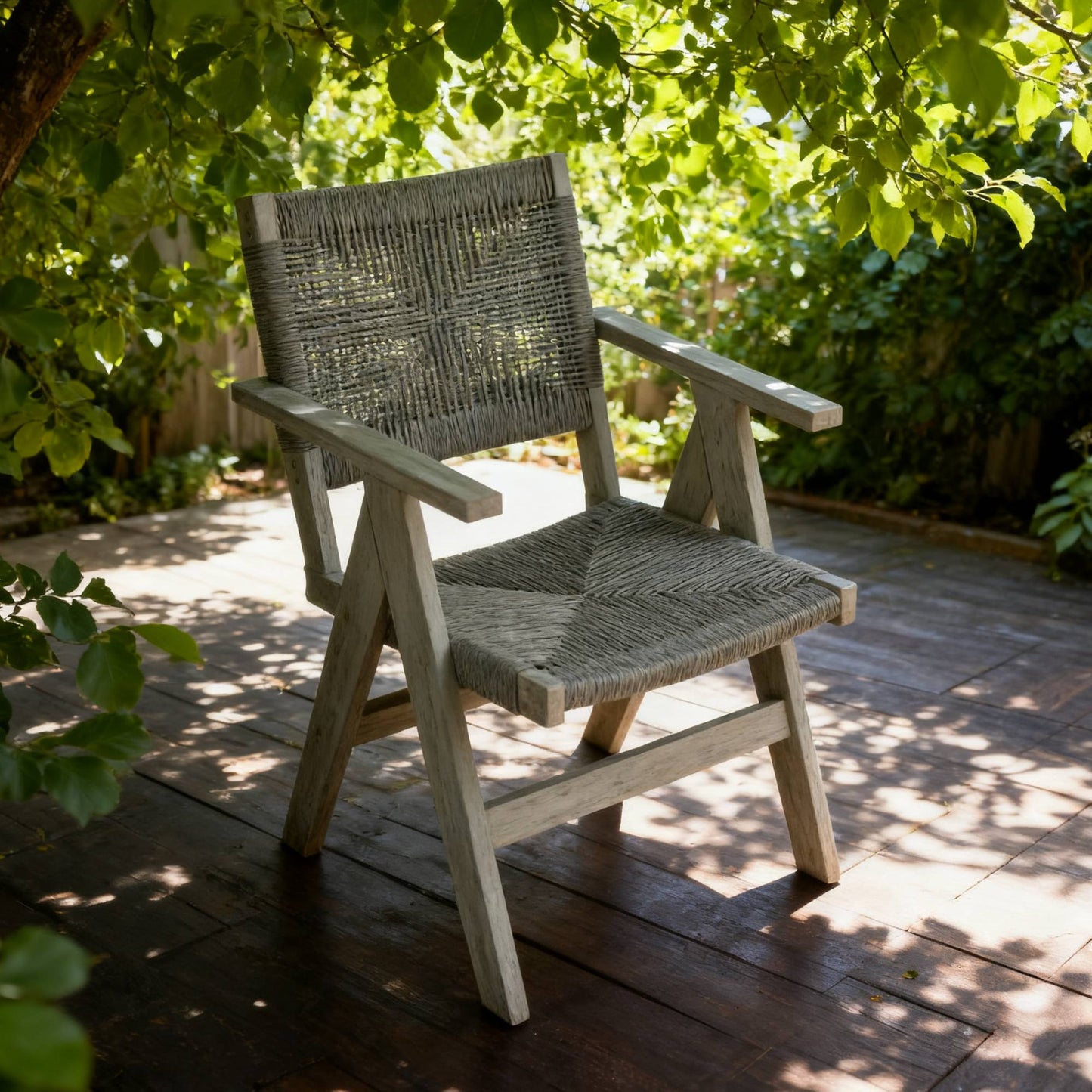 HIPS All-Season Dining Chair Suitable For Garden Dinners & Versatile