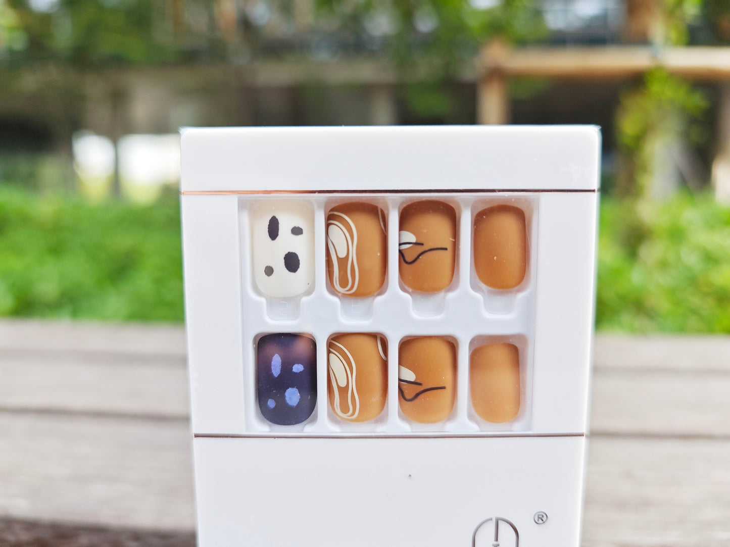Abstract Line Art Press-on Nails - 10 Piece Minimalist Set
