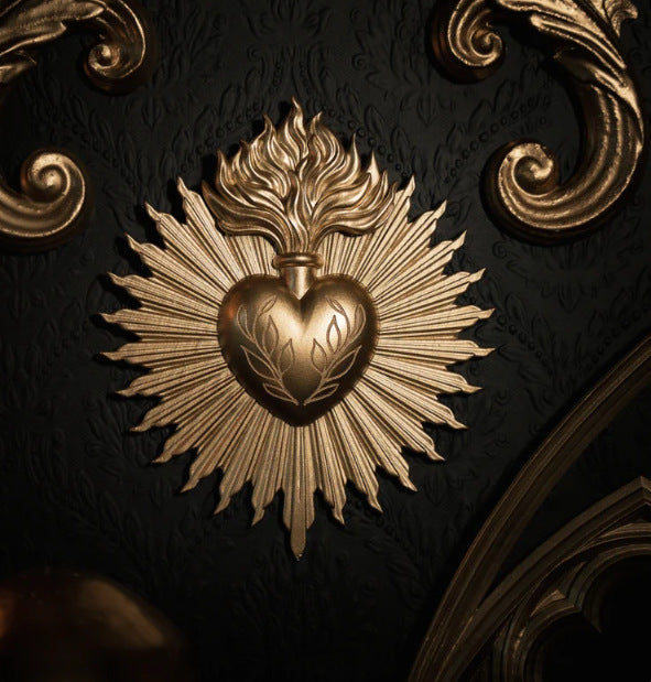 Resin Sacred Heart Flower Relief Ornament for Home & Garden Decor