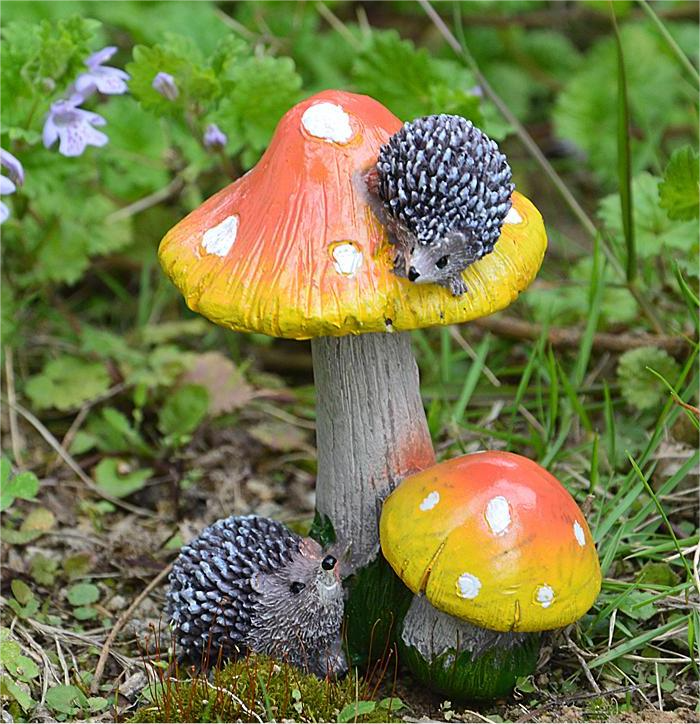 Small Mushroom Resin Decoration - Rustic Garden and Home Ornament