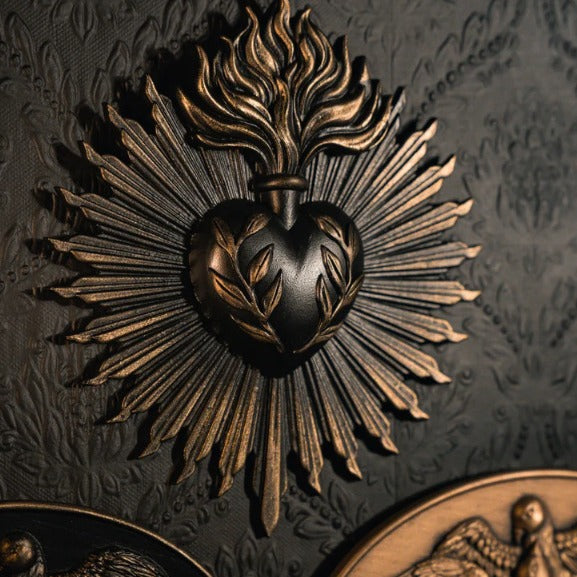 Resin Sacred Heart Flower Relief Ornament for Home & Garden Decor