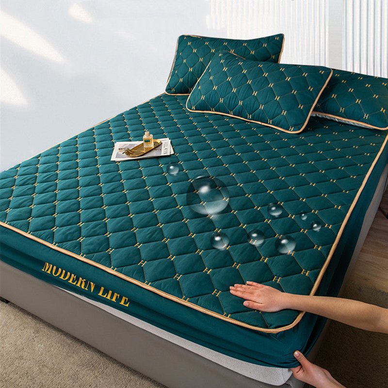 Breathable Waterproof Fitted Mattress Cover - Dustproof Bed Protector
